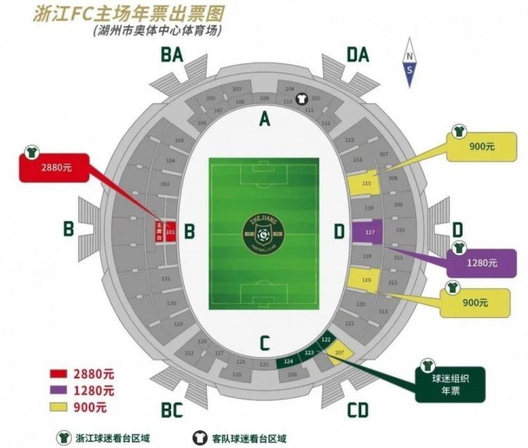 第44分钟，安东尼右路送出传中，后点加纳乔小角度射门击中边网。